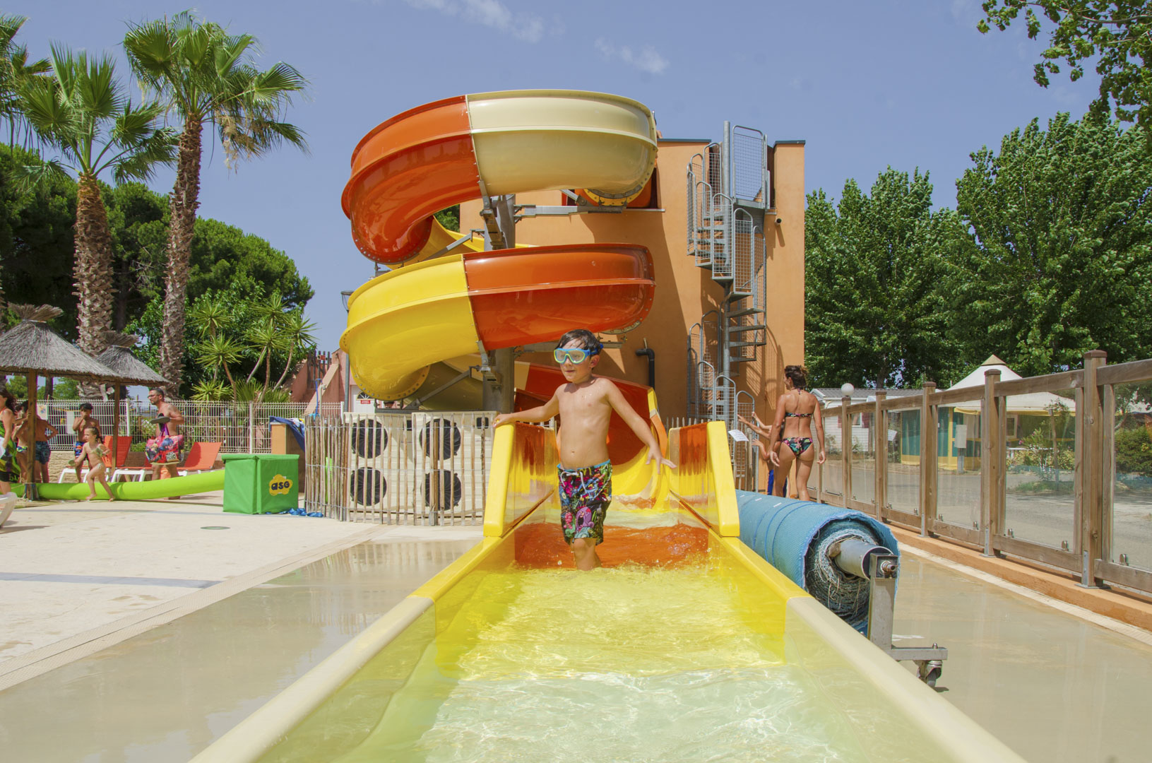 camping cap dagde avec toboggan aquatique